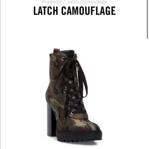 NWOT Steve Madden Latch Camo Boot
